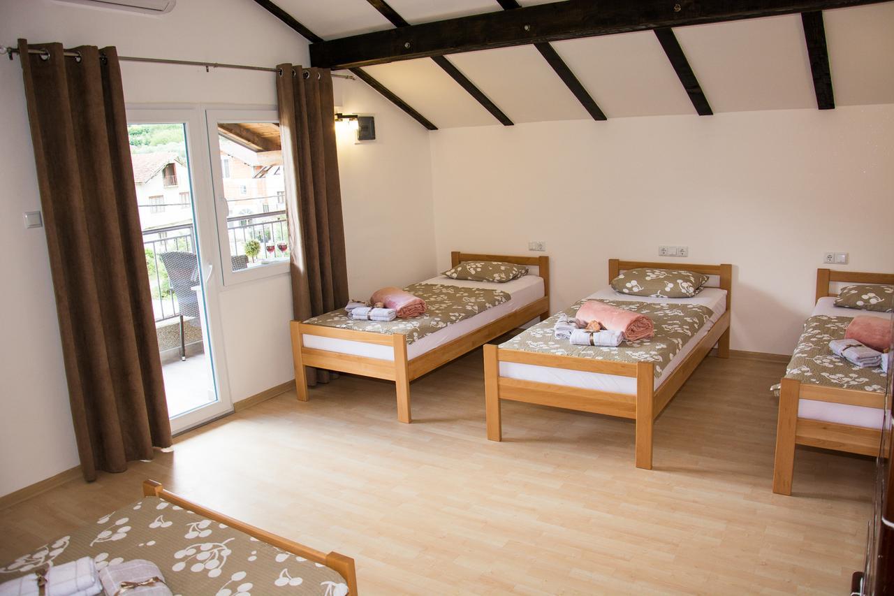 Naid Apartmani Kulen Vakuf Exterior foto